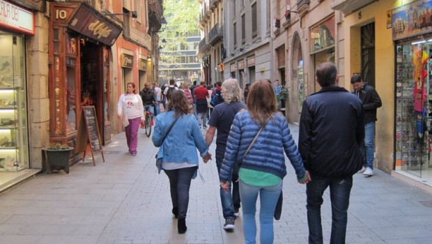 ep archivo   un grupo de personas anda por la calle
