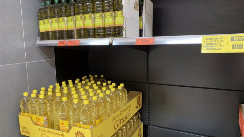 ep archivo venta de aceite de girasol en un supermercado ep archivo venta de aceite de girasol en un supermercado