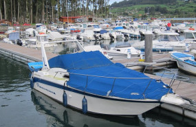ep archivo   yate en puerto deportivo de el puntal