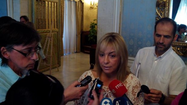 ep castedo atiendelos mediossalon azulayuntamiento