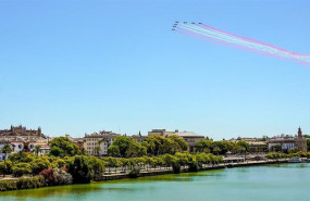 ep dia de las fuerzas armadas 2019 patrulla aguila sobre el cielo de sevilla