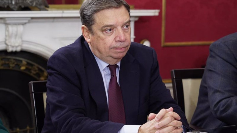 ep el ministro de agricultura luis planas en una reunion de trabajo con miembros del gobierno de la ep el ministro de agricultura luis planas en una reunion de trabajo con miembros del gobierno de la