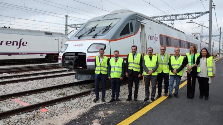 ep el ministro de transportes y movilidad sostenible oscar puente en los talleres de renfe en ep el ministro de transportes y movilidad sostenible oscar puente en los talleres de renfe en