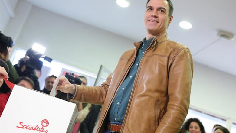 ep el presidente del gobierno en funciones pedro sanchez vota en la consulta a la militancia del