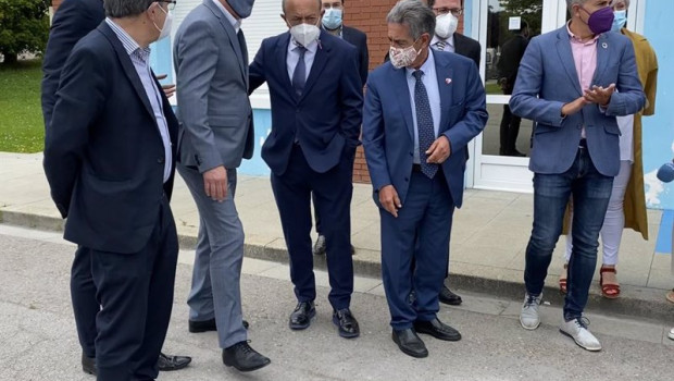 ep el secretario general de industria y pyme del ministerio raul blanco visita solvay junto a