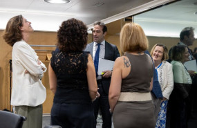 ep el vicepresidente primero y ministro de economia comercio y empresa carlos cuerpo c se reune con