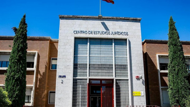 ep imagen de la fachada del edificio del centro de estudios juridicos en madrid adscrito al