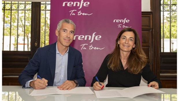 ep la directora general economico financiera de renfe marta torralvo y el director de sonnedix