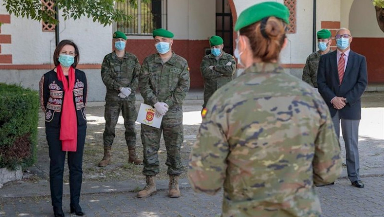 ep la ministra de defensa margarita robles en una visita a la agrupacion de transportes del ejercito