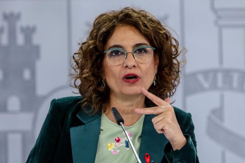 Montero enfría la subida del SMI sin acuerdo y pide prudencia en tiempos de crisis