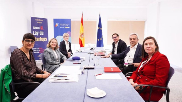 ep la secretaria de estado de telecomunicaciones maria gonzalezprimera por la izquierda la