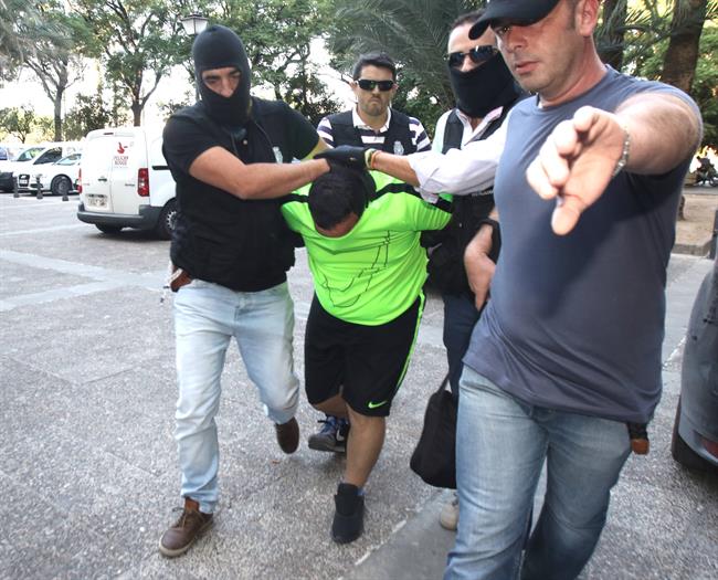 Los detenidos tras el hallazgo de tres cadáveres en Dos Hermanas, ante el juez | EUROPA PRESS ep los detenidoshallazgotres cadaveresdos hermanas antejuez