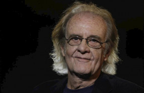 ep luis eduardo aute musico cantautor director de cine actor escultor escritor pintor y poeta
