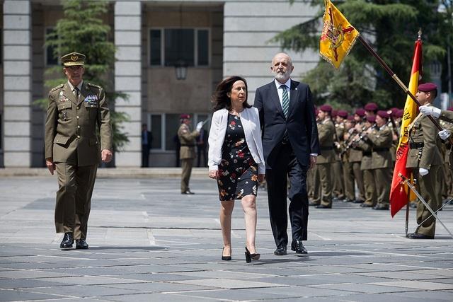 Margarita Robles y Félix Azón | MINISTERIO DE DEFENSA ep margarita roblesfelix azon