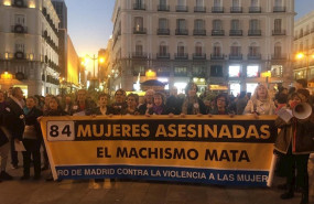 ep medio centenar de mujeres se concentran en sol en recuerdo a las 84 victimas de violencia