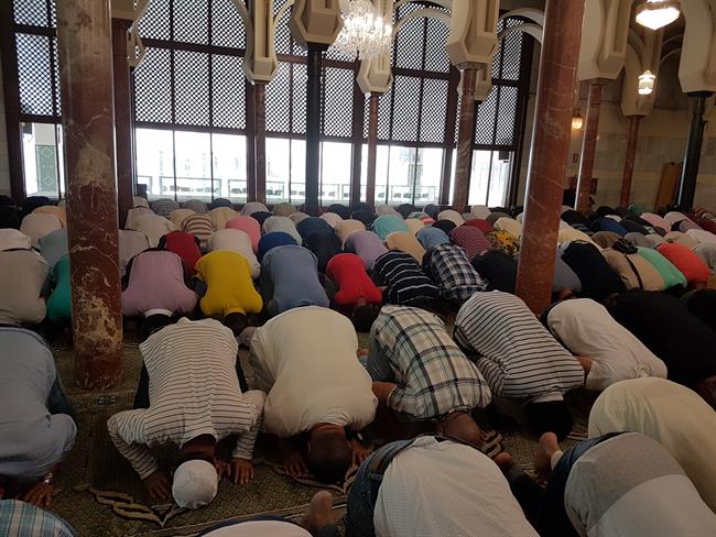 Musulmanes rezando en una Mezquita | EUROPA PRESS ep musulmanes rezandouna mezquita