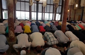 ep musulmanes rezandouna mezquita
