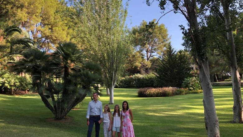 ep rey felipe vi juntosus hijas la princesa leonorla infanta sofia yreina letizia posanpalaciomarivent