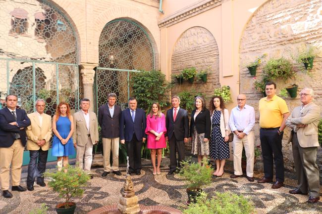 Ruiz y Zurera (centro), junto a responsables del sector de la aceituna | JUNTA DE ANDALUCÍA ep ruizzurera centro juntoresponsablessectorla aceituna
