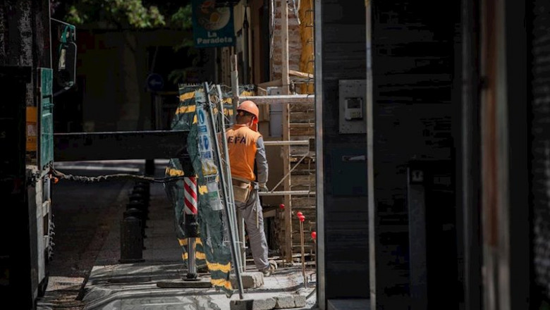 ep un operario trabaja en la obra de un edificio durante el dia 45 del estado de alarma decretado ep un operario trabaja en la obra de un edificio durante el dia 45 del estado de alarma decretado
