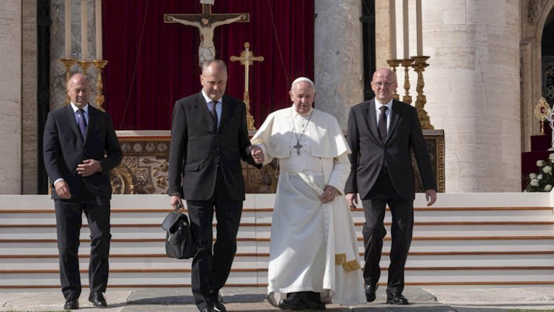 ep vatican city october 13 2019 pope francis leaves saint peter square at the end of the