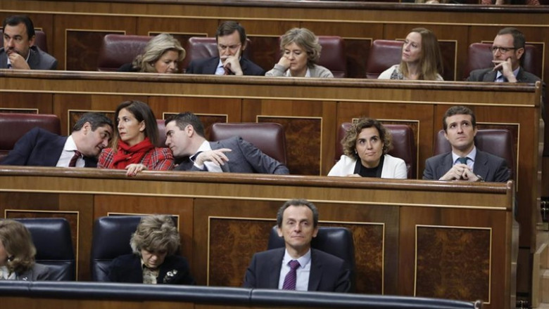 Vista parcial de la bancada del Grupo Parlamentario Popular en el Congreso en sesión de control al Gobierno. Sentados en el extremo derecho de la segunda fila, el presidente del Partido Popular, Pablo Casado, y Dolors Montserrat. | Marta Fernández Jara - Europa Press - Archivo ep vista parcialla bancadagrupo parlamentario popularcongreso en sesioncontrolgobierno sentadosextremo derechola segunda fila presidentepartido popular pablo casado y dolors montserrat