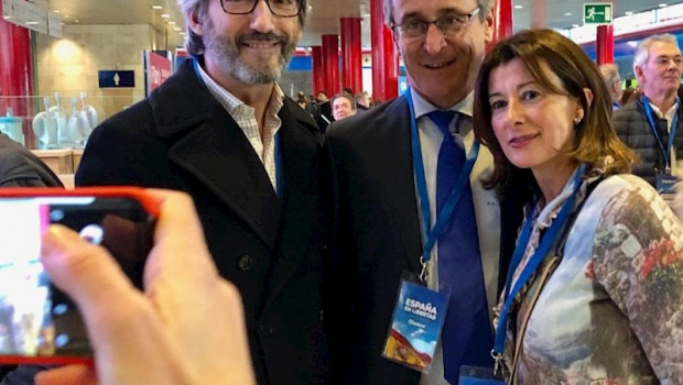 ep alfonso alonso junto a inaki oyarzabal y laura garrido