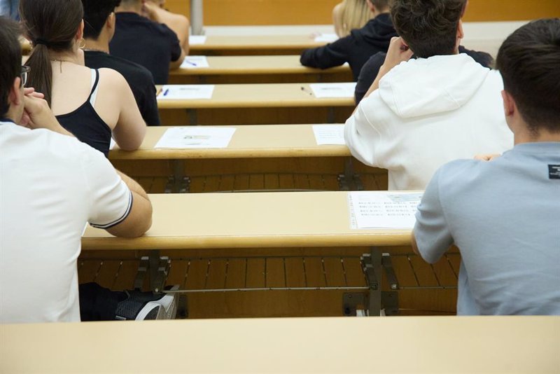 Cambios laborales: la demanda de estudios universitarios es más flexible que la oferta