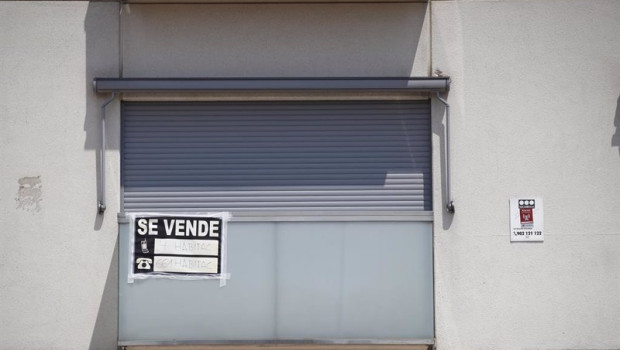 ep archivo   cartel de se vende en el balcon de un piso de un edificio de madrid en una imagen de 20220718104903