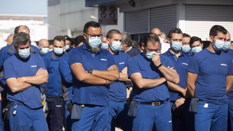 ep archivo concentracion de ccoo y del comite de empresa de airbus tablada para defender el empleo ep archivo concentracion de ccoo y del comite de empresa de airbus tablada para defender el empleo