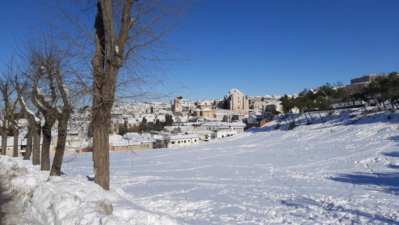 ep archivo imagen de chinchon cubierta de nieve durante la borrasca de filomena ep archivo imagen de chinchon cubierta de nieve durante la borrasca de filomena