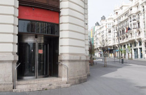 ep archivo   una oficina del banco santander
