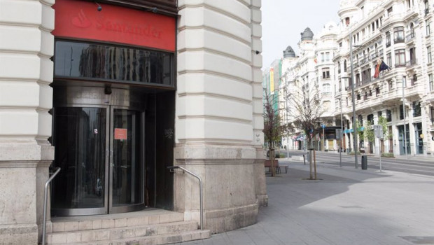 ep archivo   una oficina del banco santander