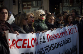 ep archivo   varias personas protestan durante una manifestacion de abogados y procuradores a 3 de
