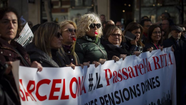 ep archivo varias personas protestan durante una manifestacion de abogados y procuradores a 3 de ep archivo varias personas protestan durante una manifestacion de abogados y procuradores a 3 de