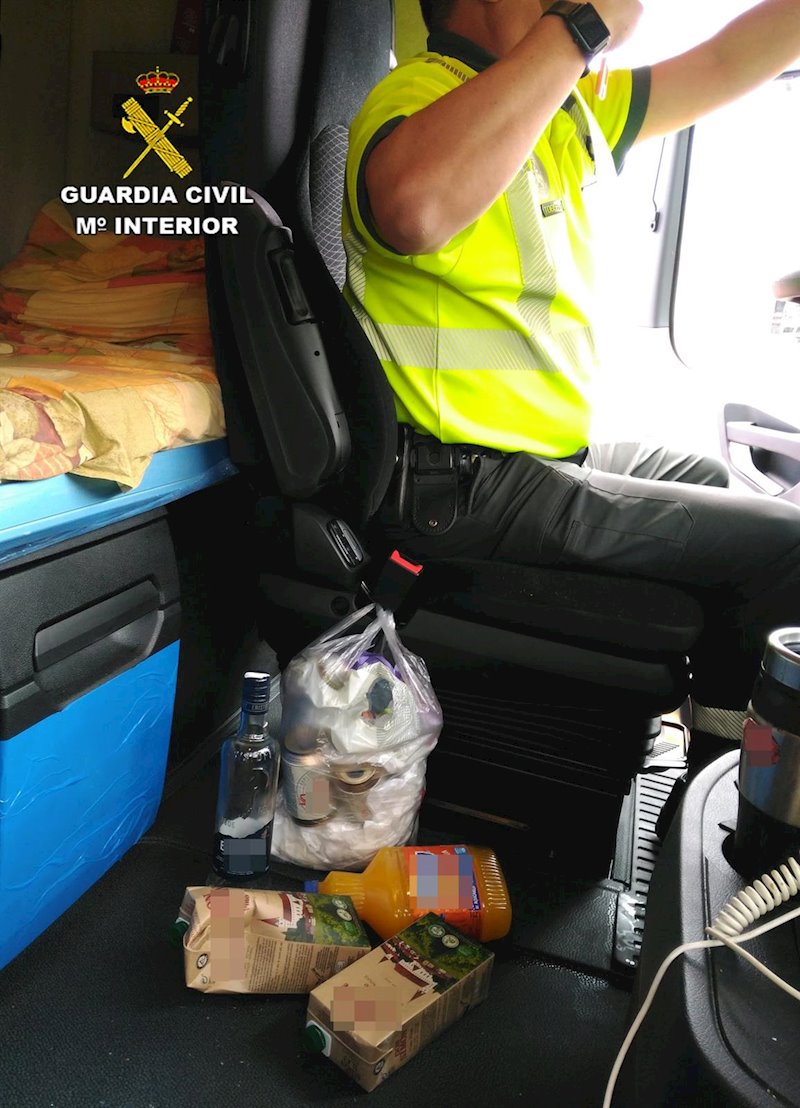 ep botellas dentro del camion del conductor detenido por ir bajo los efectos del alcohol en la a-7 ep botellas dentro del camion del conductor detenido por ir bajo los efectos del alcohol en la a-7
