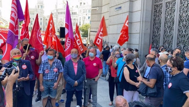 ep concentracion de ugt y ccoo ante el banco de espana con el secretario general de ugt pepe alvarez