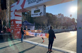 ep el atleta keniano rhonex kipruto ha batido este domingo el record del mundo de 10000 metros en la