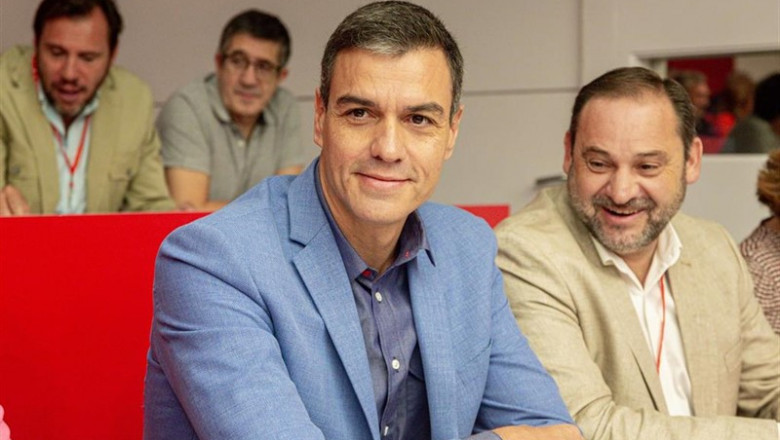 El presidente del Gobierno en funciones, Pedro Sánchez, junto al ministro de Fomento en Funciones, José Luis Ábalos, en la reunión del Comité Federal del PSOE, en Madrid (España) el 28 de septiembre de 2019. | Jesús Hellín - Europa Press ep el presidente del gobierno en funciones pedro sanchez junto al ministro de fomento en funciones