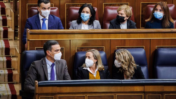ep el presidente del gobierno pedro sanchez la ministra de economia nadia calvino y la ministra de