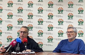 ep el secretario general de upa uce ignacio huertas junto con jose cruz en rueda de prensa en merida