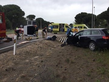 ep imagen del accidente de dos vehiculos en la carretera de rueda de valladolid ep imagen del accidente de dos vehiculos en la carretera de rueda de valladolid