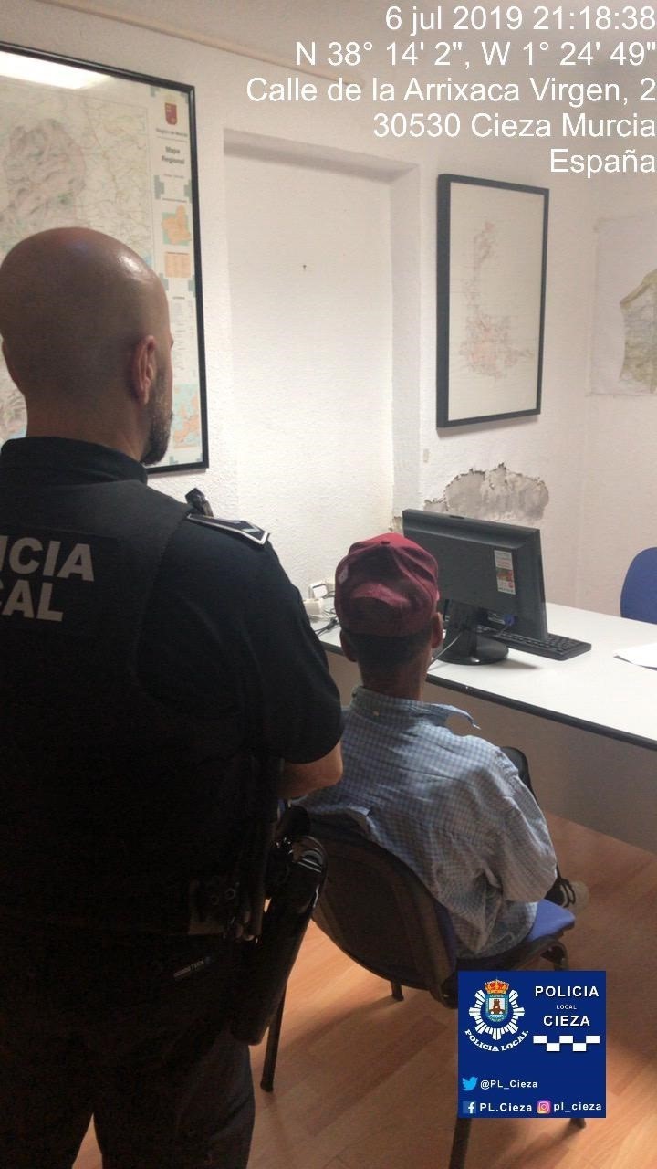 ep imagendetenido custodiadola policia local