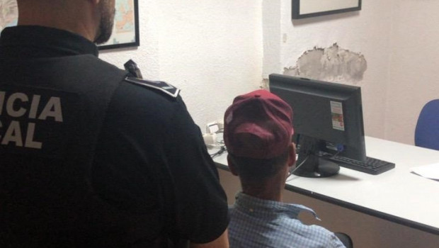 ep imagendetenido custodiadola policia local