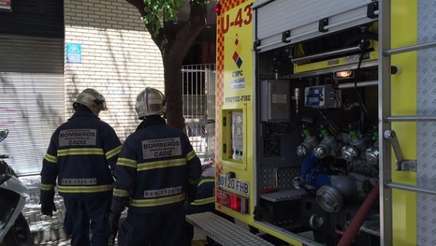ep intervencionlos bomberoscadizincendiouna vivienda