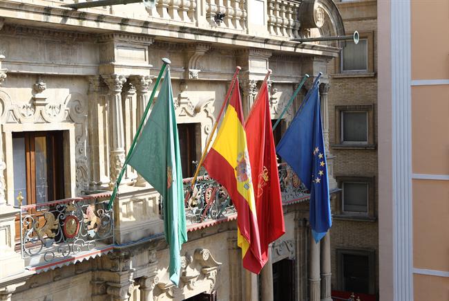 Mástil vacío, sin ikurriña, en el chupinazo de Sanfermines 2018. | DAVID DOMENCH/EUROPA PRESS ep mastil vacio sin ikurrina enchupinazosanfermines 2018