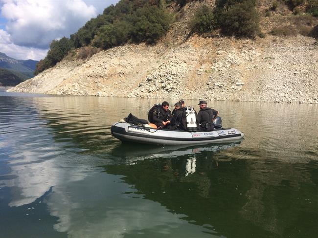 Mossos d'Esquadra en el pantano de Susqueda tras encontrar dos cuerpos | MOSSOS D'ESQUADRA TWITTER ep mossos desquadrapantanosusquedaencontrarcuerpos