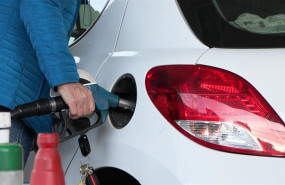 ep sin topes a los margenes el iva al 10 representara una bajada media de 17 cts en el gasoleo segun