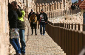 ep turismo en avila turistas en avila turistas en la muralla de avila turismo en castilla y leon