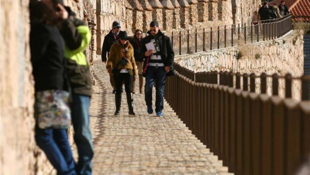 ep turismo en avila turistas en avila turistas en la muralla de avila turismo en castilla y leon